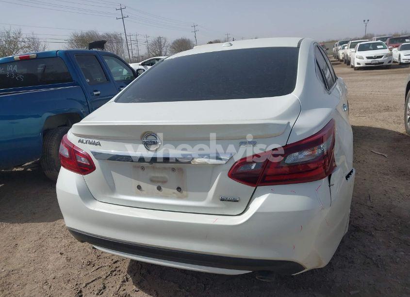 Photo 17 of 2018 Nissan Altima 2.5 SR (VIN 1N4AL3AP0JC140225)