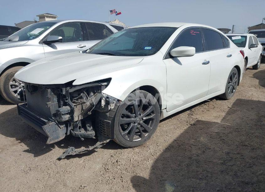 Photo 2 of 2018 Nissan Altima 2.5 SR (VIN 1N4AL3AP0JC140225)