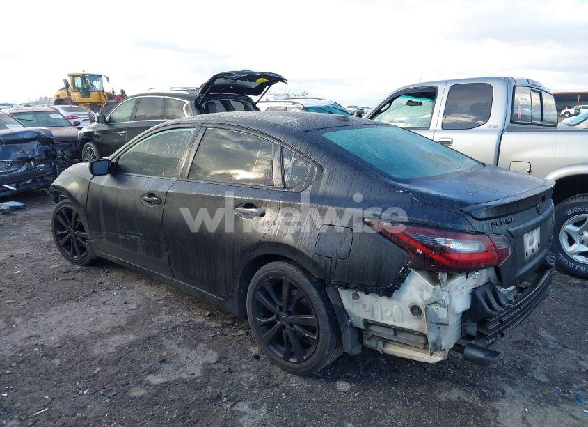 Photo 3 of 2018 Nissan Altima 2.5 SR (VIN 1N4AL3AP0JC144551)