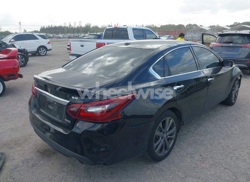 Photo 18 of 2018 Nissan Altima 2.5 SR (VIN 1N4AL3AP0JC147014)