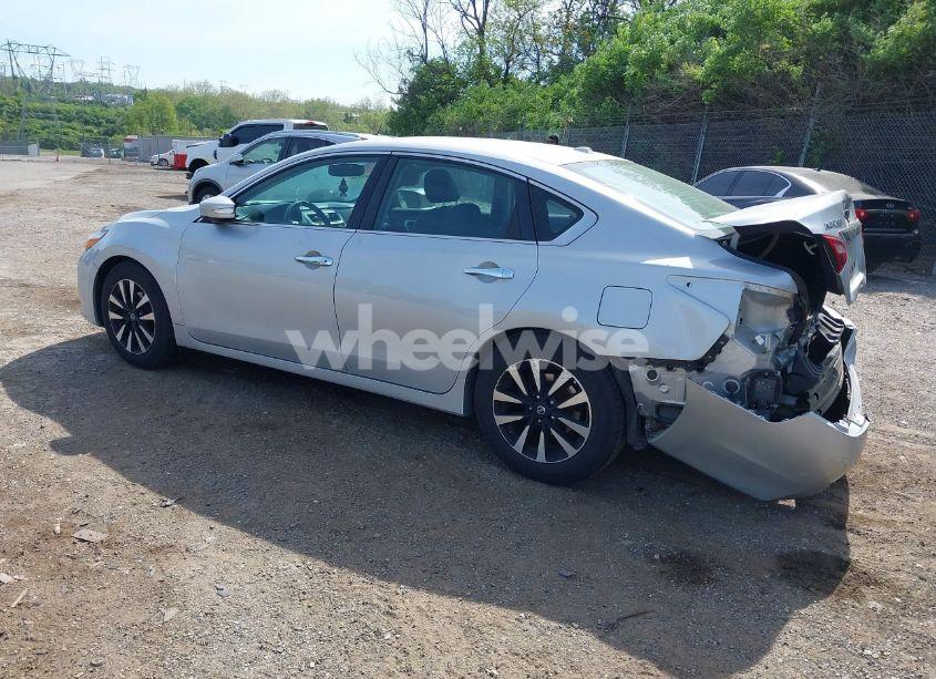 Photo 3 of 2018 Nissan Altima 2.5 SL (VIN 1N4AL3AP0JC155792)