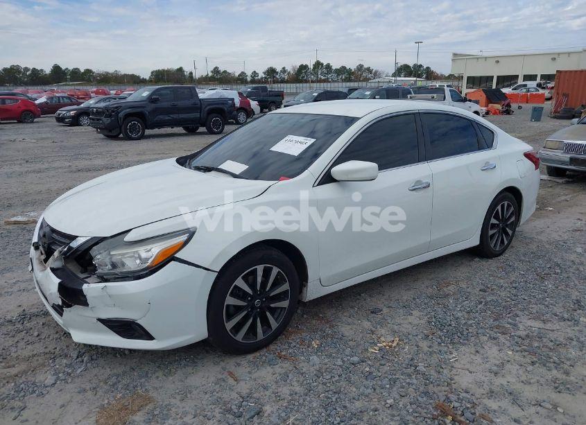 Photo 2 of 2018 Nissan Altima 2.5 SV (VIN 1N4AL3AP0JC161172)