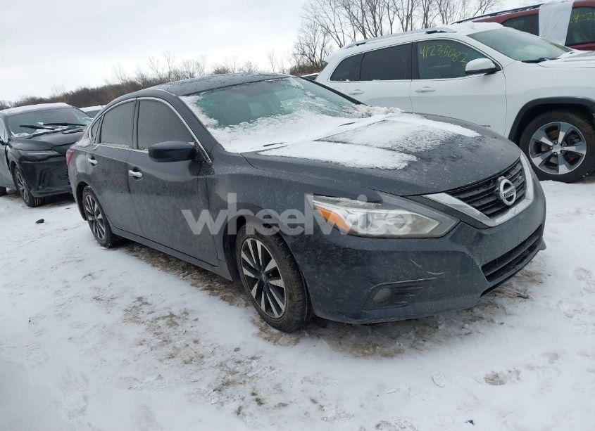 2018 Nissan Altima 2.5 SV (VIN 1N4AL3AP0JC165092) main photo