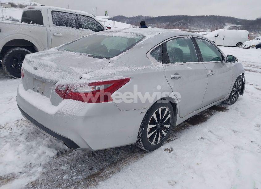 Photo 4 of 2018 Nissan Altima 2.5 SL (VIN 1N4AL3AP0JC167814)