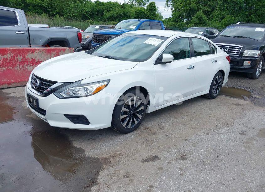 Photo 2 of 2018 Nissan Altima 2.5 SL (VIN 1N4AL3AP0JC169482)