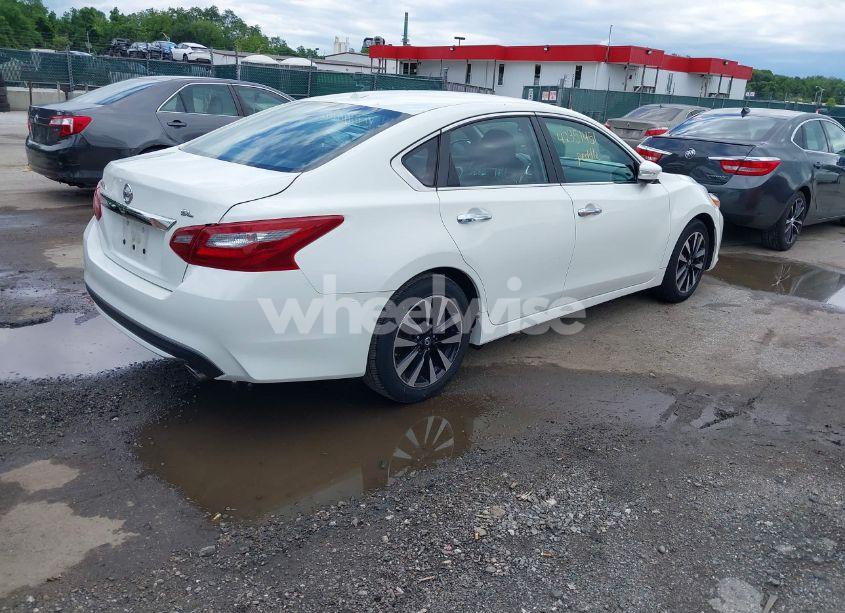 Photo 4 of 2018 Nissan Altima 2.5 SL (VIN 1N4AL3AP0JC169482)