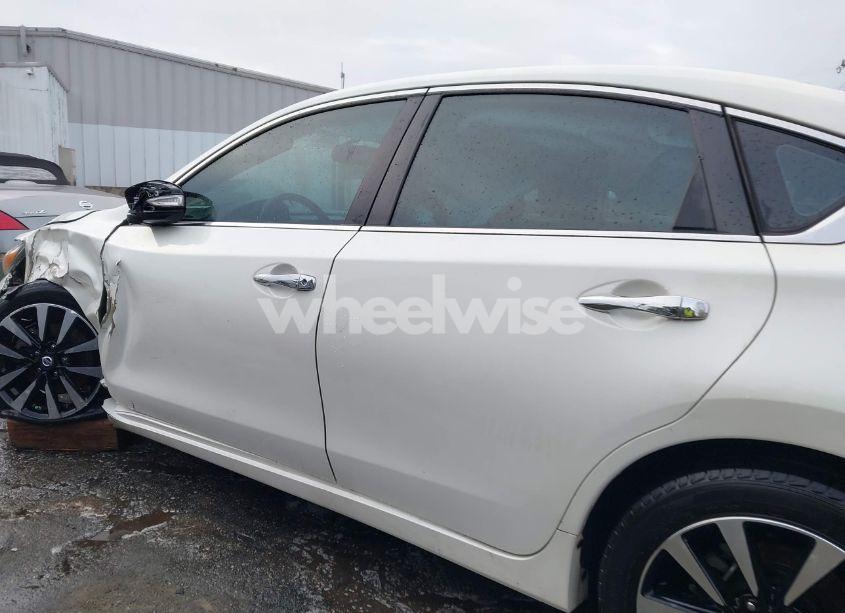 Photo 14 of 2018 Nissan Altima 2.5 SV (VIN 1N4AL3AP0JC172799)