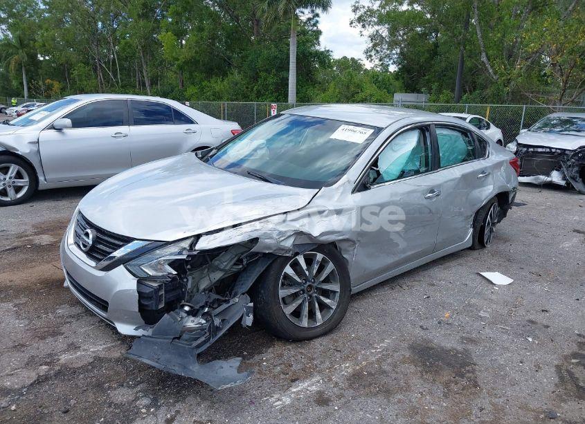 Photo 2 of 2018 Nissan Altima 2.5 SV (VIN 1N4AL3AP0JC188288)