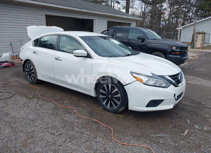 2018 Nissan Altima 2.5 SL (VIN 1N4AL3AP0JC190302) main photo