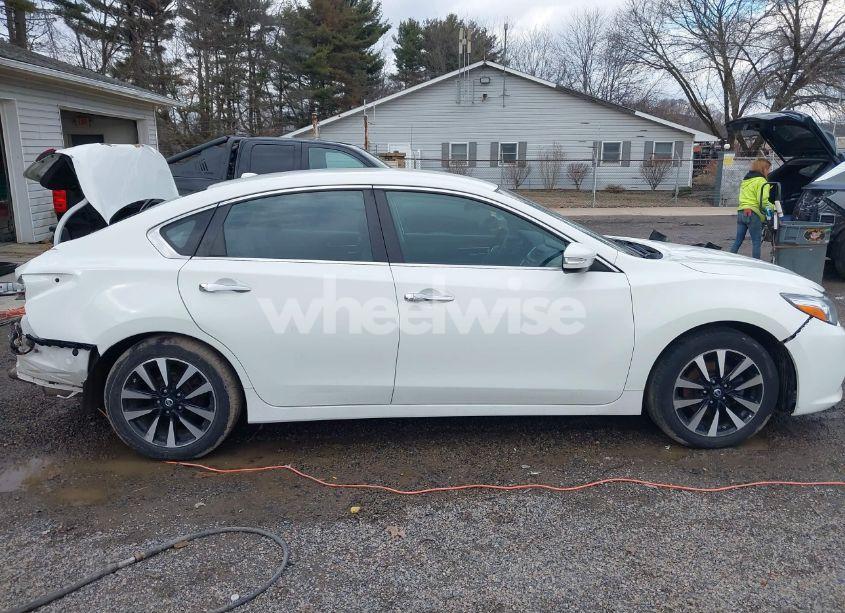 Photo 14 of 2018 Nissan Altima 2.5 SL (VIN 1N4AL3AP0JC190302)