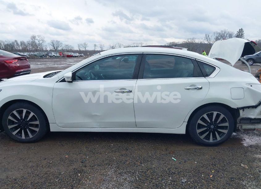 Photo 15 of 2018 Nissan Altima 2.5 SL (VIN 1N4AL3AP0JC190302)