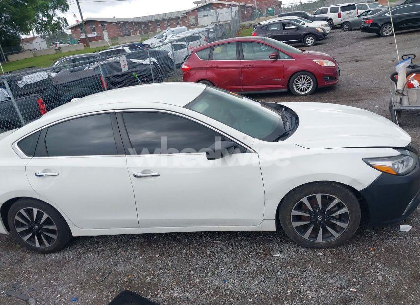 Photo 13 of 2018 Nissan Altima 2.5 SL (VIN 1N4AL3AP0JC192342)