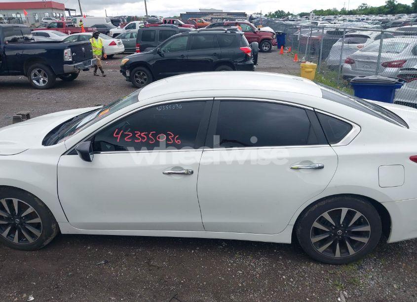 Photo 14 of 2018 Nissan Altima 2.5 SL (VIN 1N4AL3AP0JC192342)