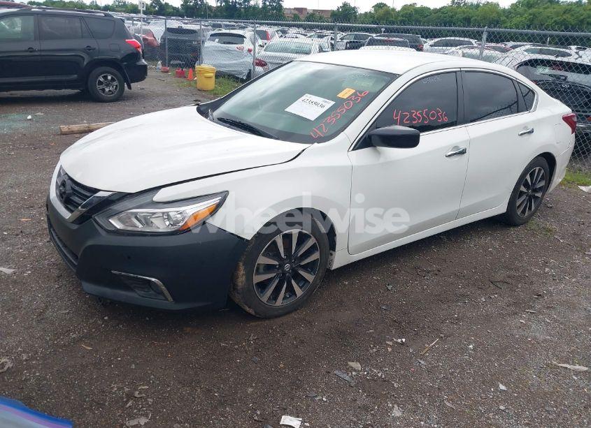 Photo 2 of 2018 Nissan Altima 2.5 SL (VIN 1N4AL3AP0JC192342)