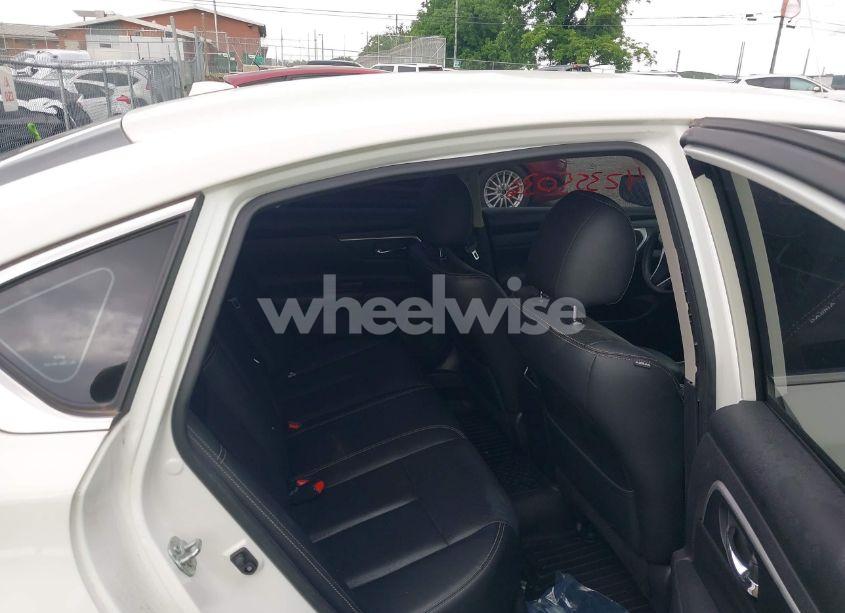 Photo 8 of 2018 Nissan Altima 2.5 SL (VIN 1N4AL3AP0JC192342)