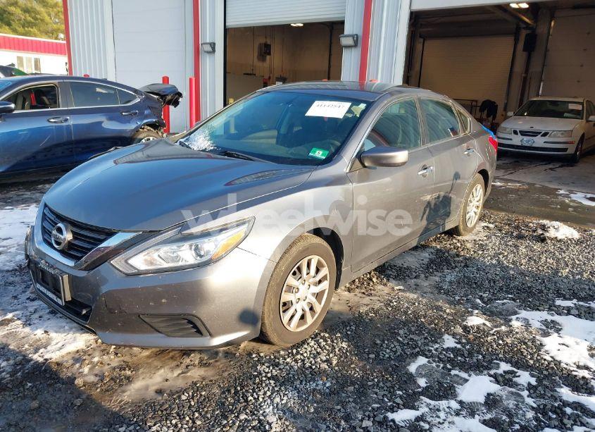 Photo 2 of 2018 Nissan Altima 2.5 S (VIN 1N4AL3AP0JC196729)