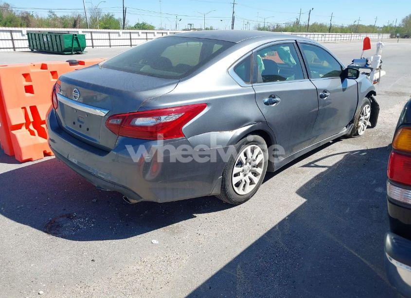 Photo 4 of 2018 Nissan Altima 2.5 S (VIN 1N4AL3AP0JC220558)