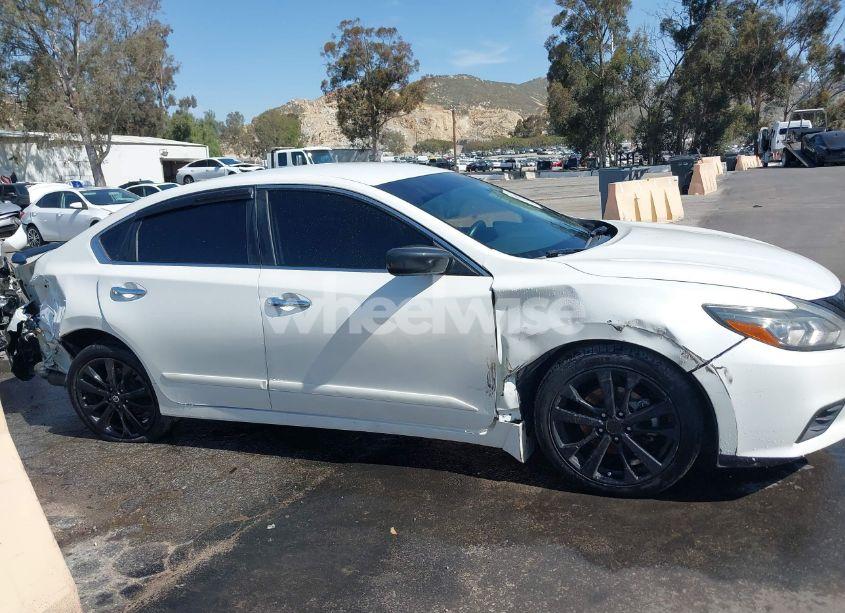 Photo 13 of 2018 Nissan Altima 2.5 SR (VIN 1N4AL3AP0JC234962)