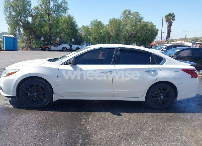 Photo 14 of 2018 Nissan Altima 2.5 SR (VIN 1N4AL3AP0JC234962)