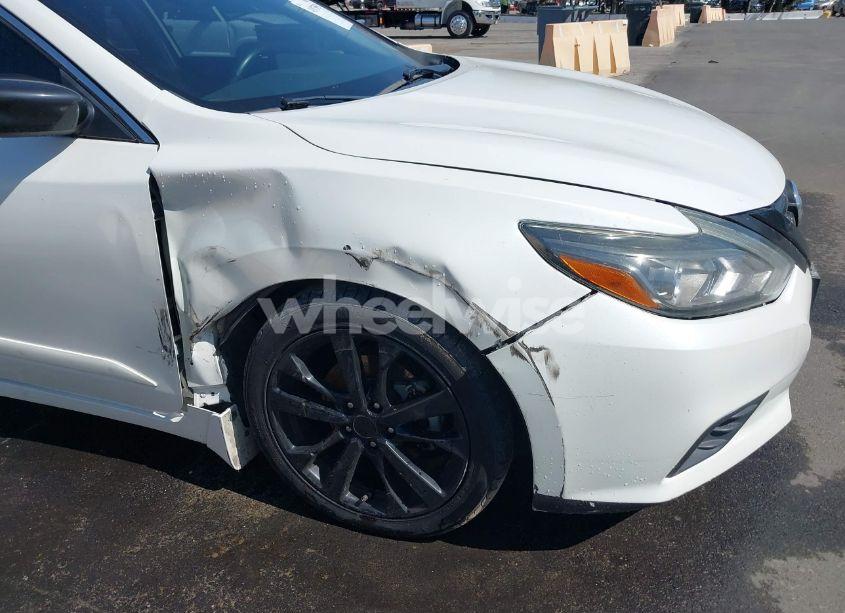 Photo 17 of 2018 Nissan Altima 2.5 SR (VIN 1N4AL3AP0JC234962)