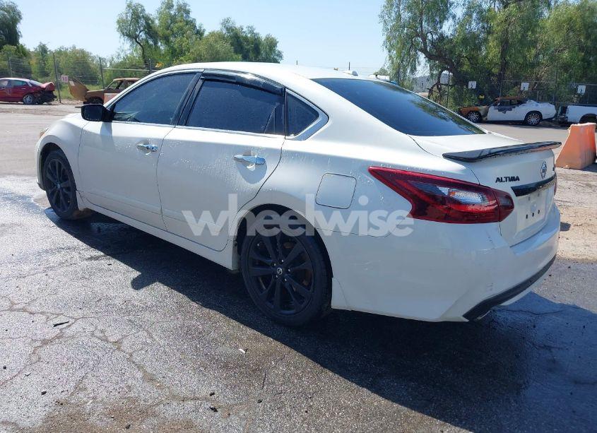 Photo 3 of 2018 Nissan Altima 2.5 SR (VIN 1N4AL3AP0JC234962)