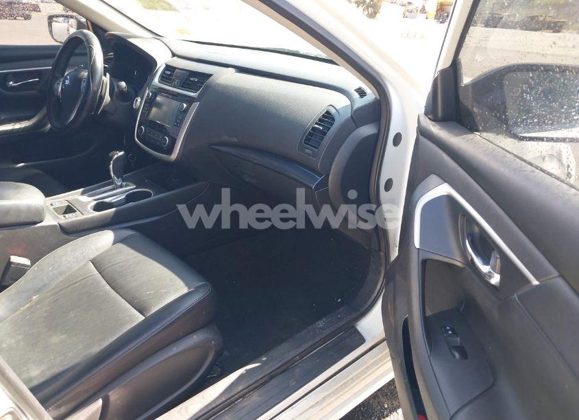 Photo 5 of 2018 Nissan Altima 2.5 SR (VIN 1N4AL3AP0JC234962)