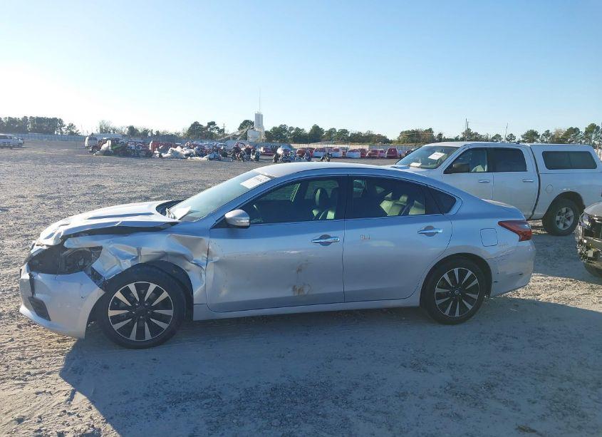Photo 14 of 2018 Nissan Altima 2.5 SL (VIN 1N4AL3AP0JC243659)
