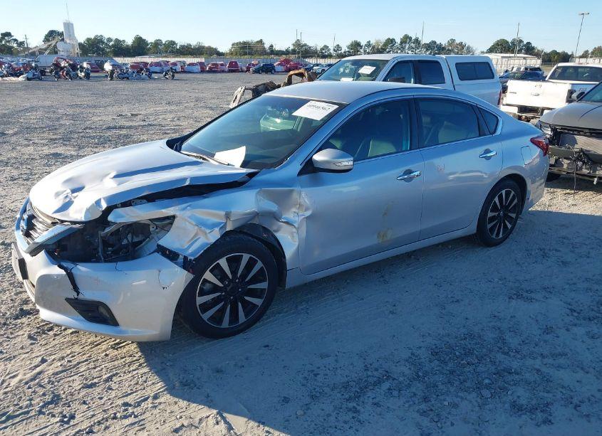 Photo 2 of 2018 Nissan Altima 2.5 SL (VIN 1N4AL3AP0JC243659)