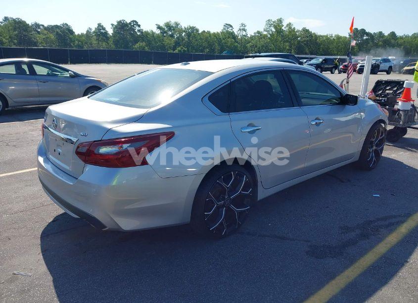 Photo 4 of 2018 Nissan Altima 2.5 SV (VIN 1N4AL3AP0JC246884)