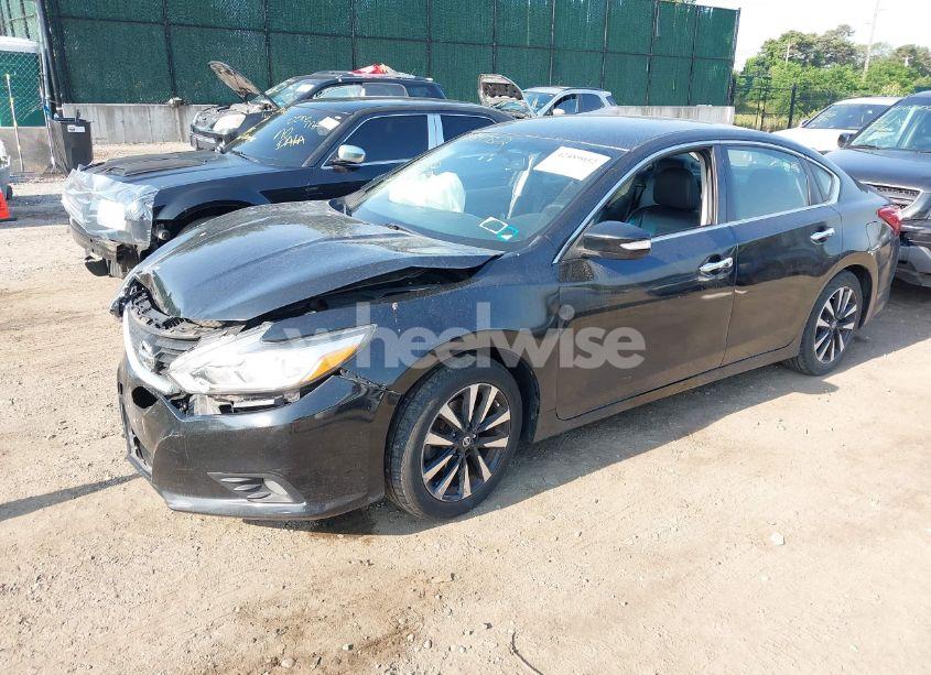Photo 2 of 2018 Nissan Altima 2.5 SL (VIN 1N4AL3AP0JC247856)