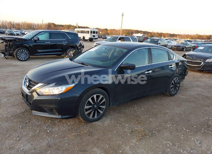 Photo 2 of 2018 Nissan Altima 2.5 SV (VIN 1N4AL3AP0JC252006)