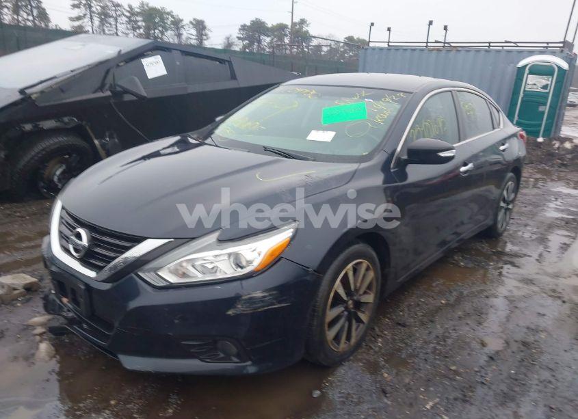 Photo 2 of 2018 Nissan Altima 2.5 SV (VIN 1N4AL3AP0JC253981)