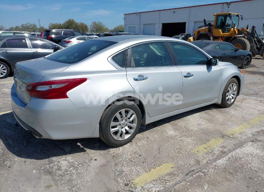 Photo 4 of 2018 Nissan Altima 2.5 S (VIN 1N4AL3AP0JC269632)