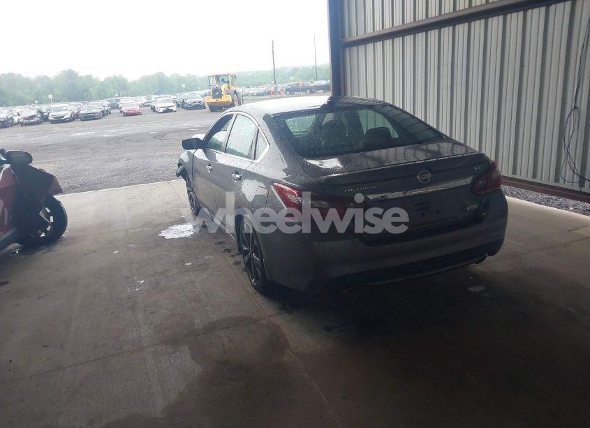 Photo 3 of 2018 Nissan Altima 2.5 SR (VIN 1N4AL3AP0JC284373)