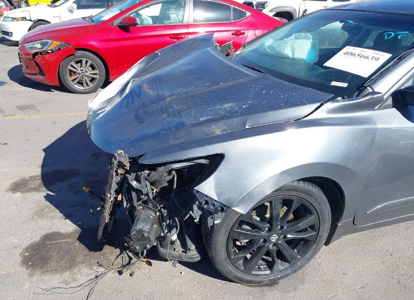 Photo 6 of 2018 Nissan Altima 2.5 SR (VIN 1N4AL3AP0JC289086)