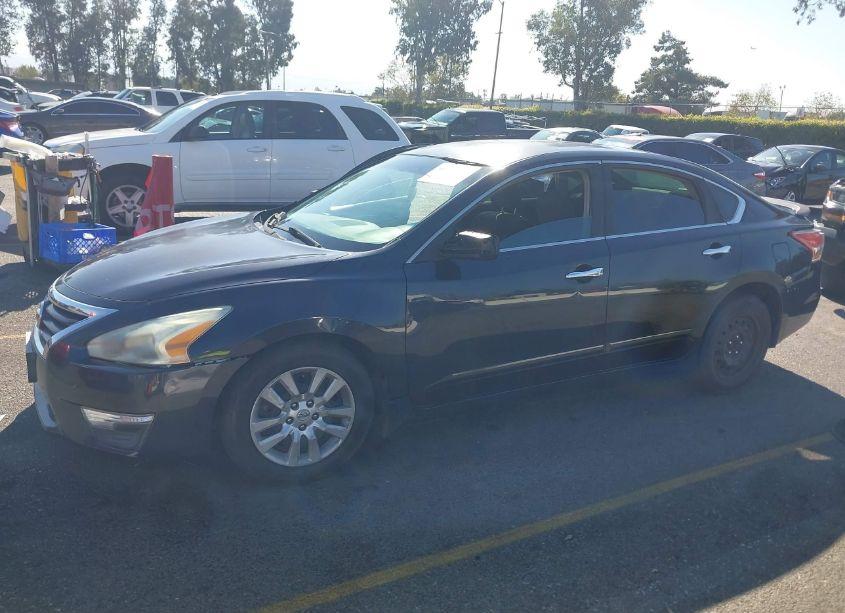 Photo 2 of 2013 Nissan Altima 2.5 S (VIN 1N4AL3AP1DN577210)