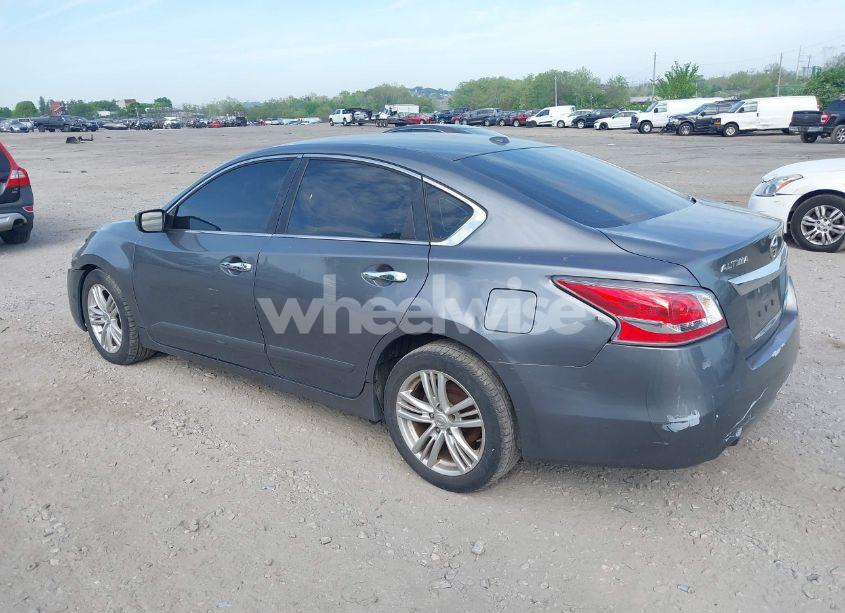 Photo 3 of 2014 Nissan Altima 2.5 SV (VIN 1N4AL3AP1EC401416)
