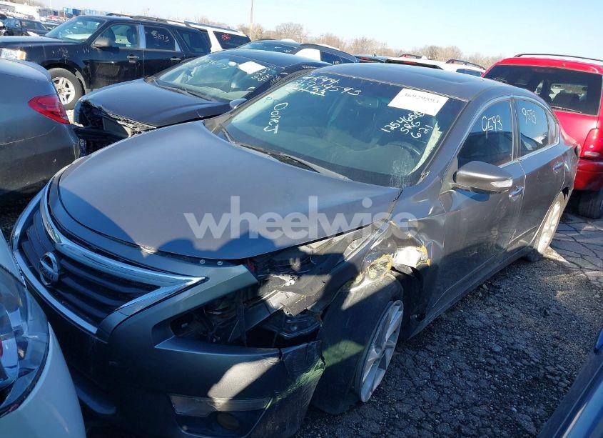Photo 2 of 2015 Nissan Altima 2.5 SV (VIN 1N4AL3AP1FC125465)
