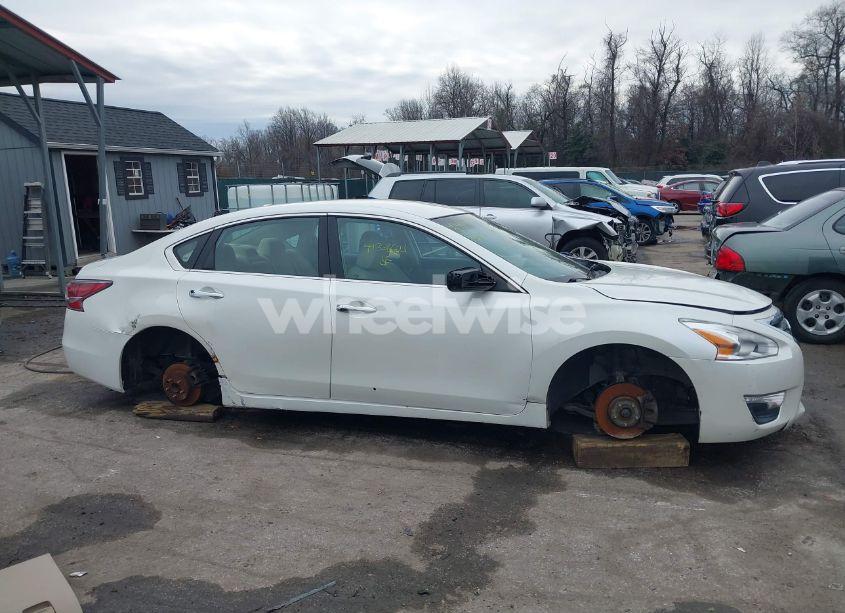 Photo 13 of 2015 Nissan Altima 2.5/2.5 S/2.5 SL/2.5 SV (VIN 1N4AL3AP1FC212833)