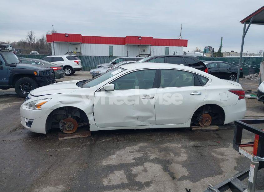 Photo 14 of 2015 Nissan Altima 2.5/2.5 S/2.5 SL/2.5 SV (VIN 1N4AL3AP1FC212833)