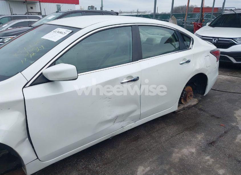 Photo 17 of 2015 Nissan Altima 2.5/2.5 S/2.5 SL/2.5 SV (VIN 1N4AL3AP1FC212833)