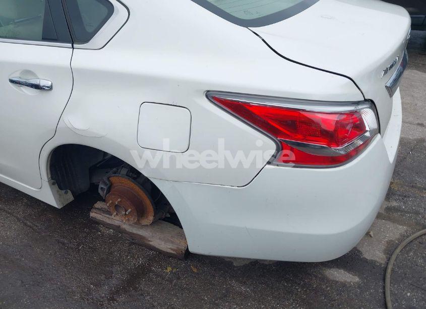 Photo 18 of 2015 Nissan Altima 2.5/2.5 S/2.5 SL/2.5 SV (VIN 1N4AL3AP1FC212833)