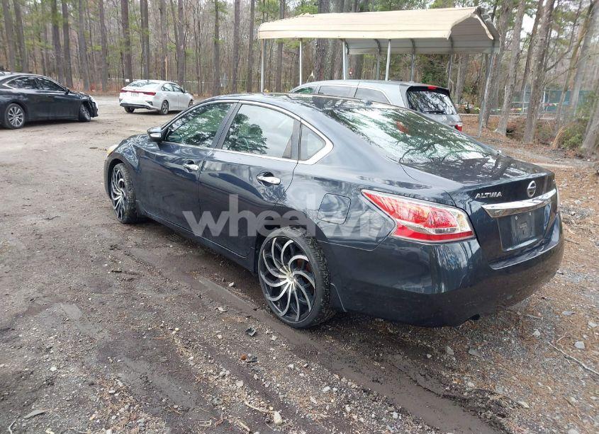 Photo 3 of 2015 Nissan Altima 2.5 SV (VIN 1N4AL3AP1FC458281)