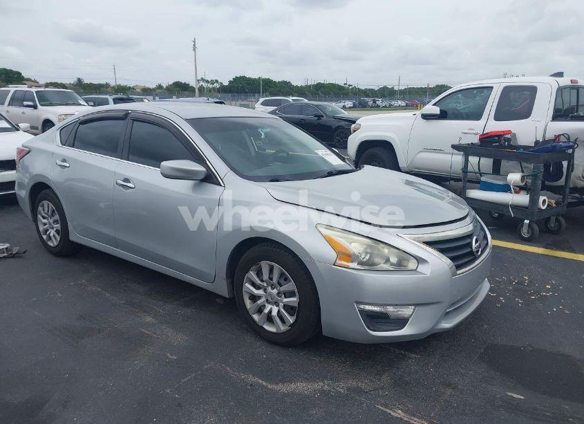 2015 Nissan Altima 2.5/2.5 S/2.5 SL/2.5 SV (VIN 1N4AL3AP1FN383893) main photo