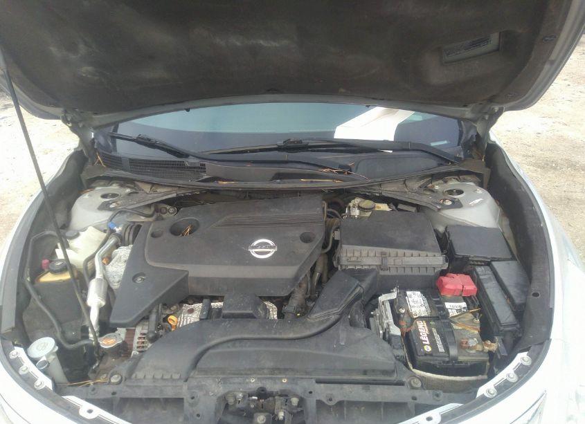 Photo 10 of 2015 Nissan Altima 2.5/2.5 S/2.5 SL/2.5 SV (VIN 1N4AL3AP1FN869796)