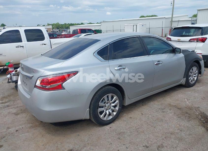 Photo 4 of 2015 Nissan Altima 2.5 S (VIN 1N4AL3AP1FN885738)
