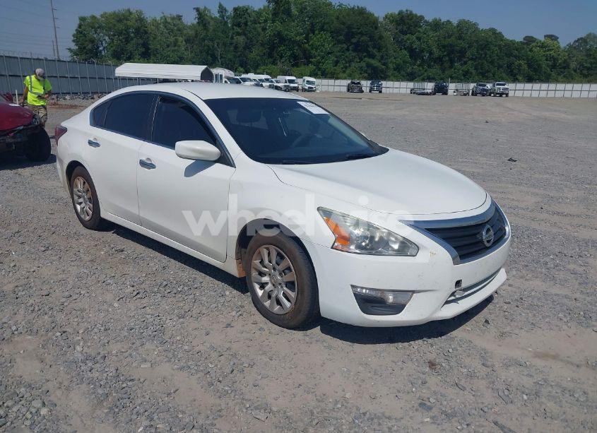2015 Nissan Altima 2.5/2.5 S/2.5 SL/2.5 SV (VIN 1N4AL3AP1FN885805) main photo