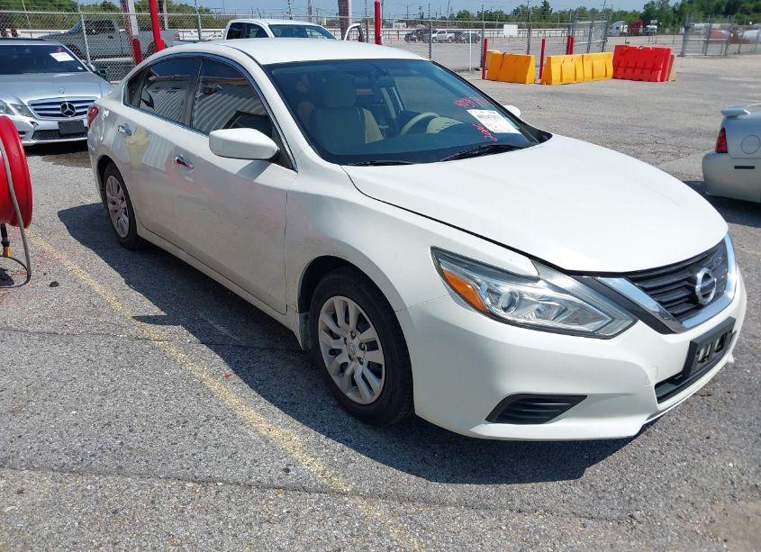2016 Nissan Altima 2.5 S (VIN 1N4AL3AP1GC120963) main photo