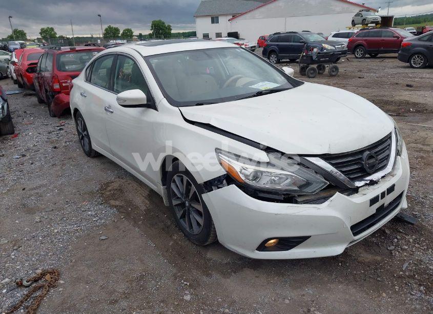 2016 Nissan Altima 2.5 SV (VIN 1N4AL3AP1GC135110) main photo