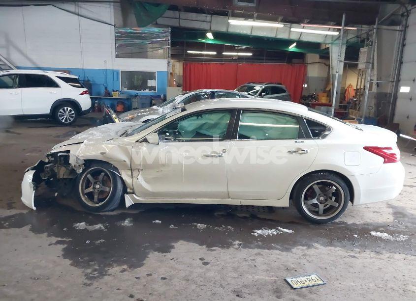 Photo 13 of 2016 Nissan Altima 2.5 SR (VIN 1N4AL3AP1GC174425)